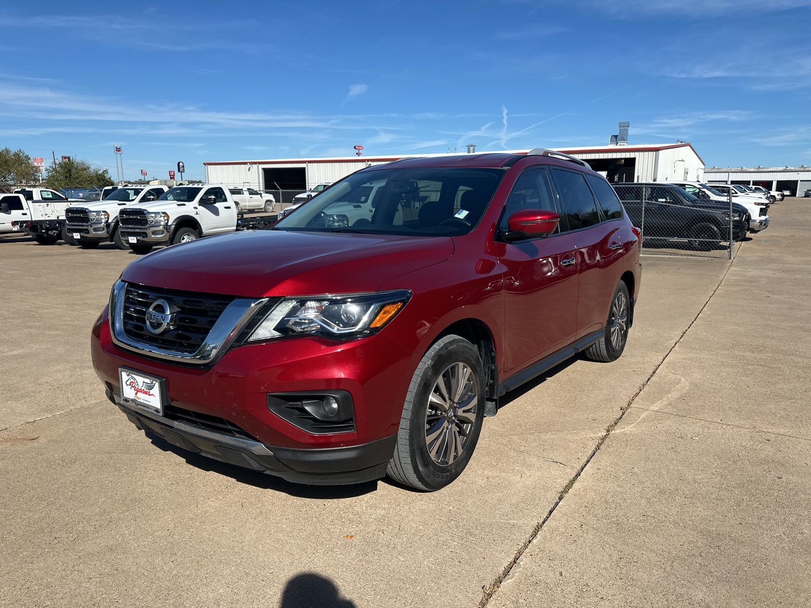 2019 Nissan Pathfinder SL 1