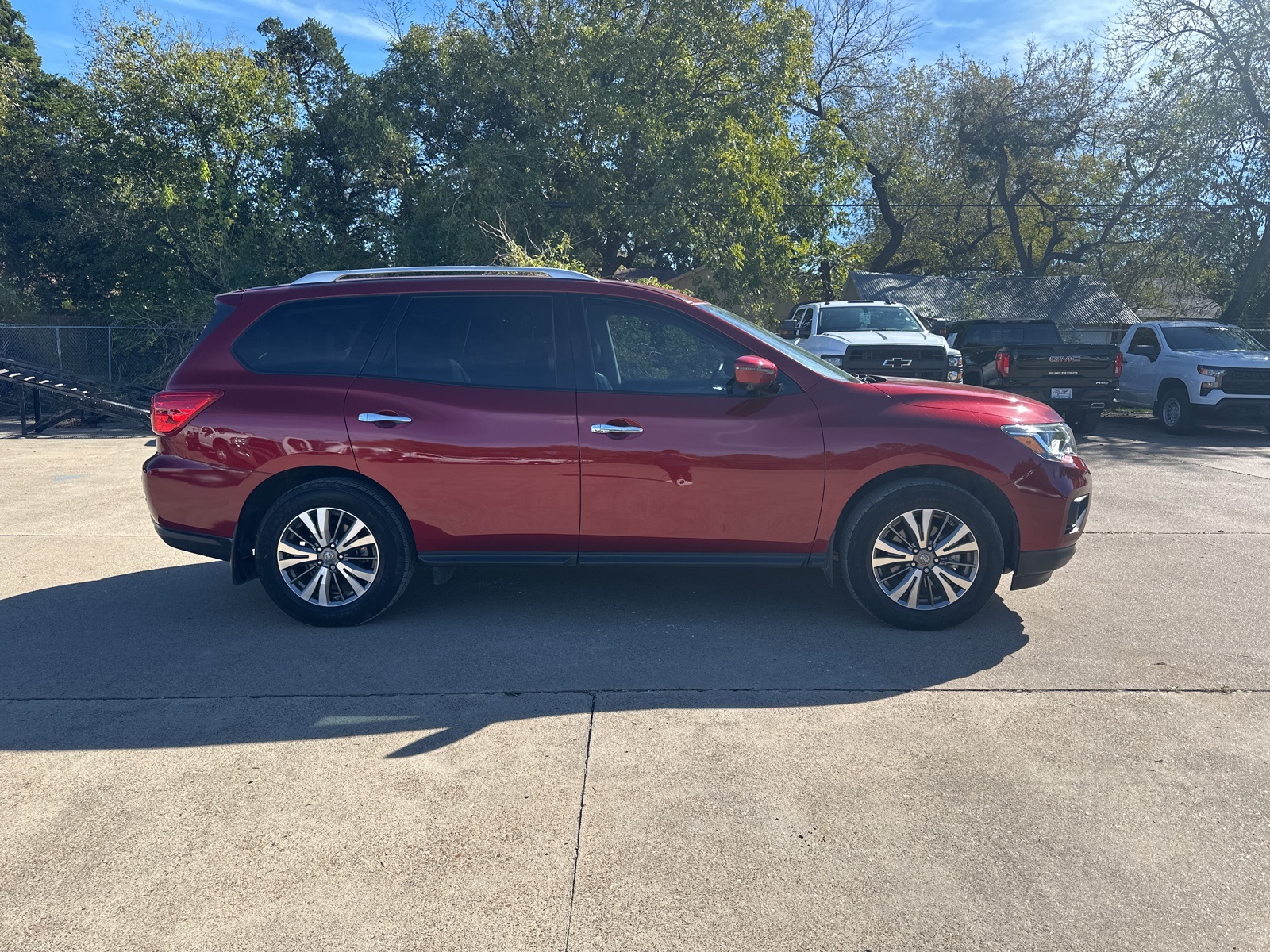 2019 Nissan Pathfinder SL 3