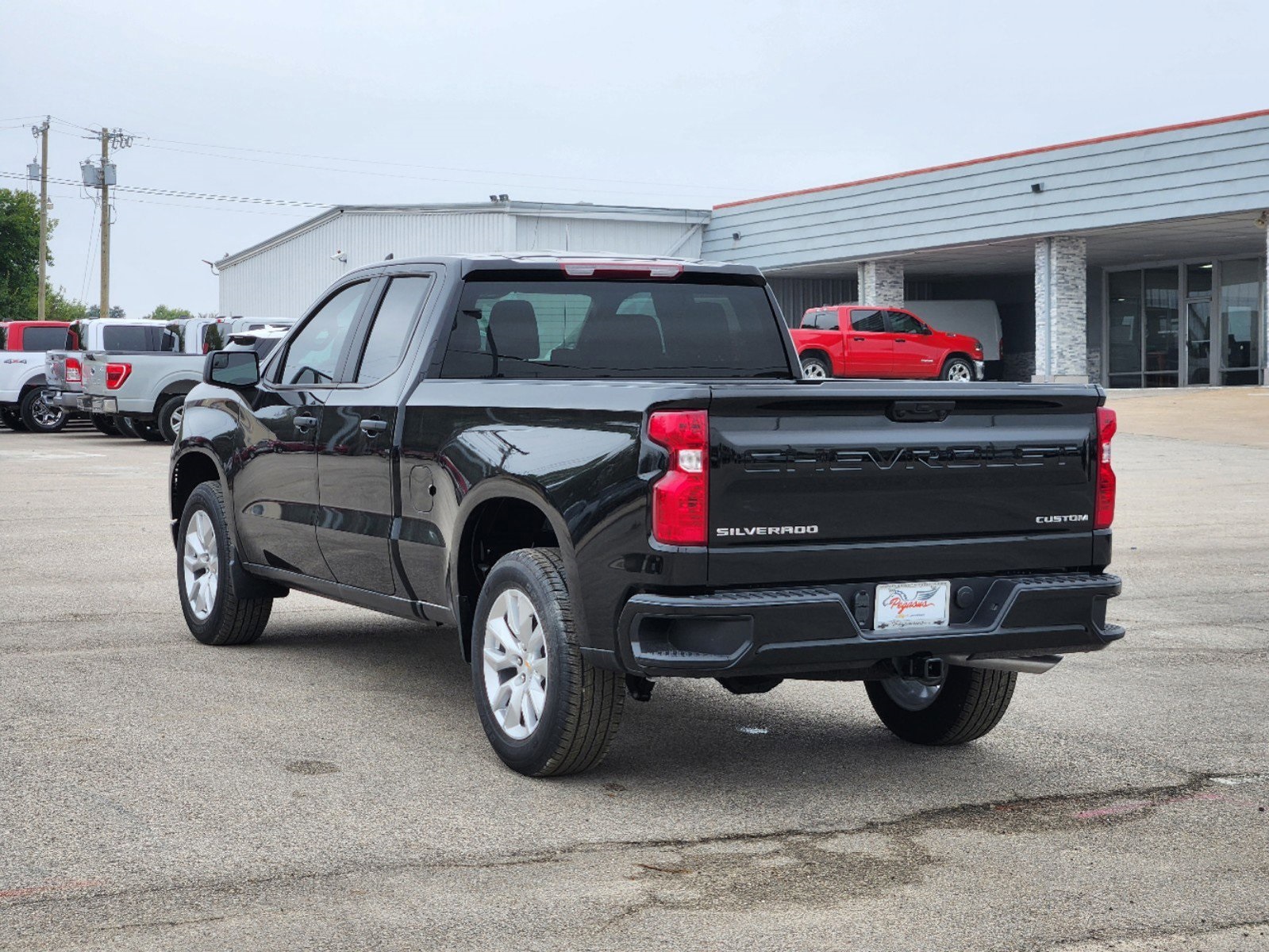 2025 Chevrolet Silverado 1500 Custom 4