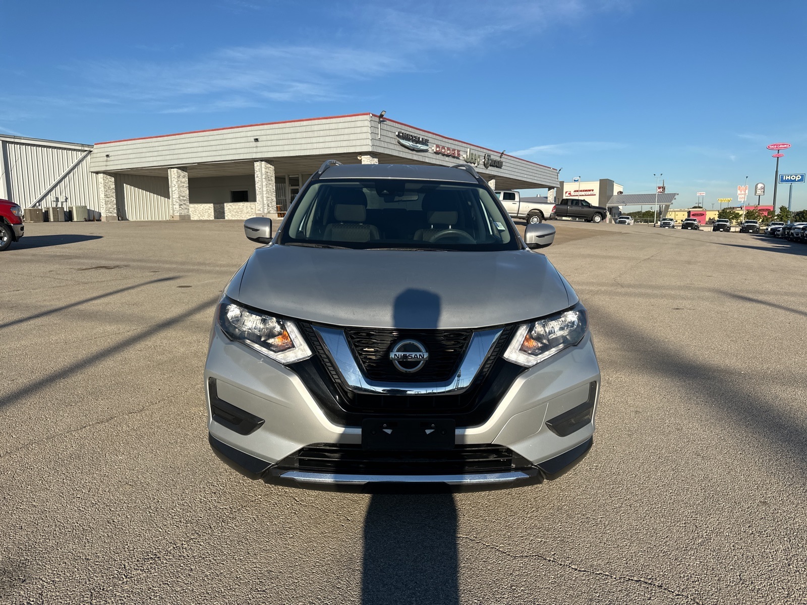 2019 Nissan Rogue SV 2