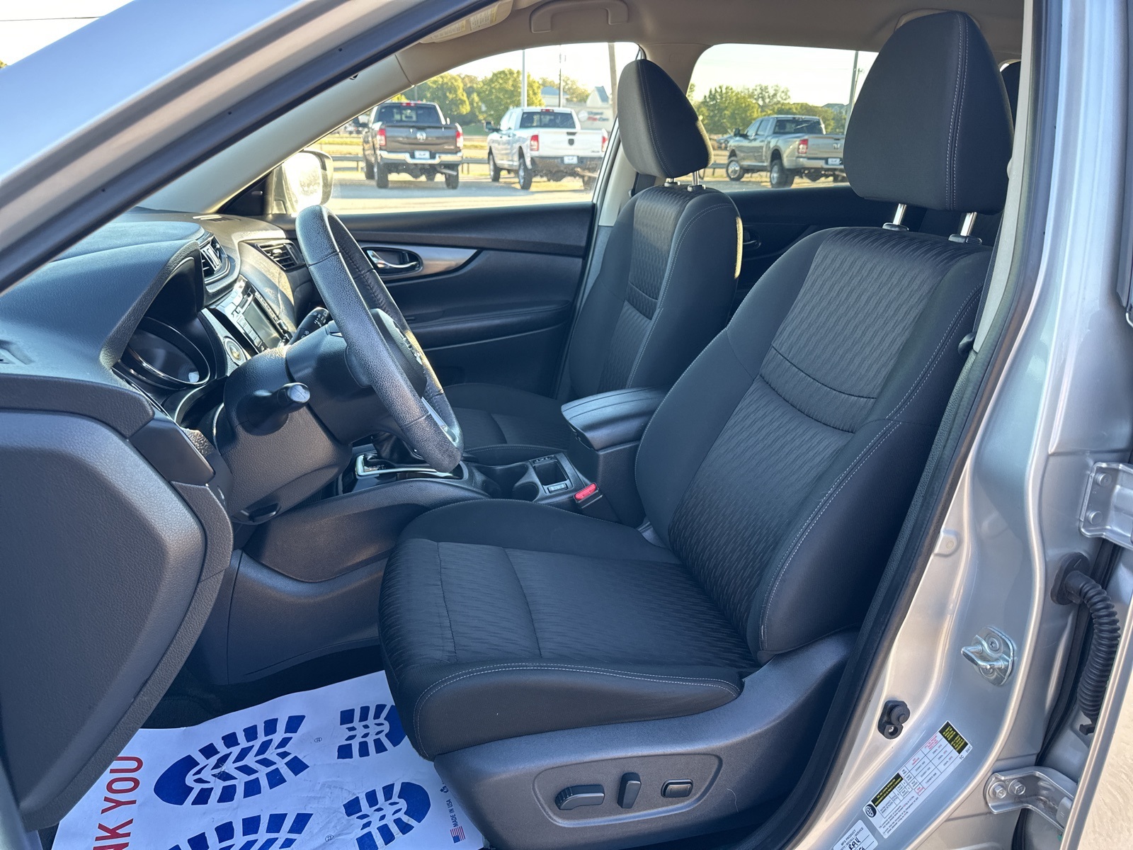 2019 Nissan Rogue SV 7