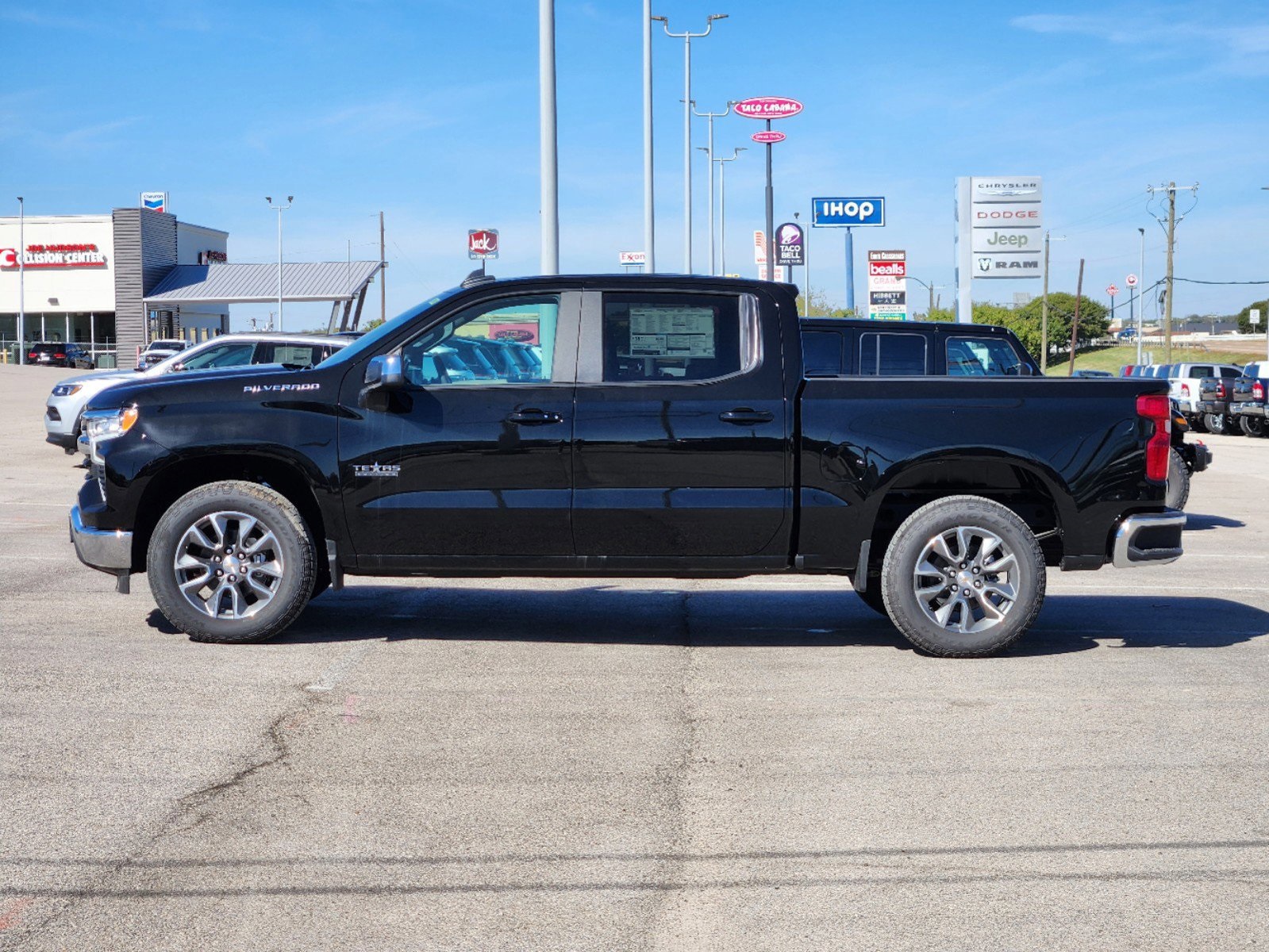 2025 Chevrolet Silverado 1500 LT 3