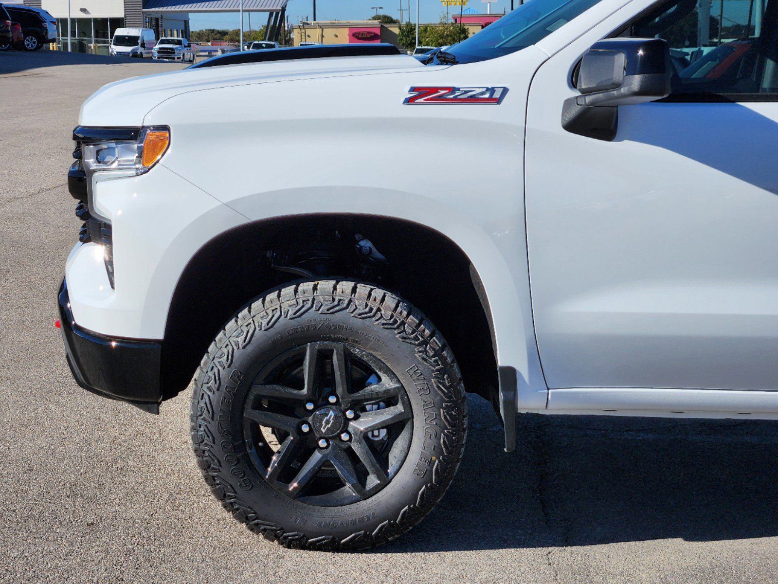 2025 Chevrolet Silverado 1500 LT Trail Boss 8