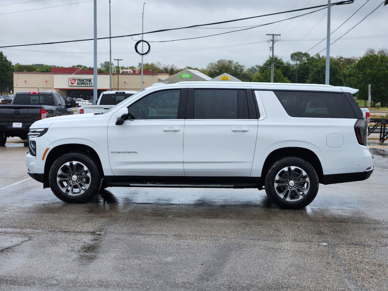 2025 Chevrolet Suburban LT 3