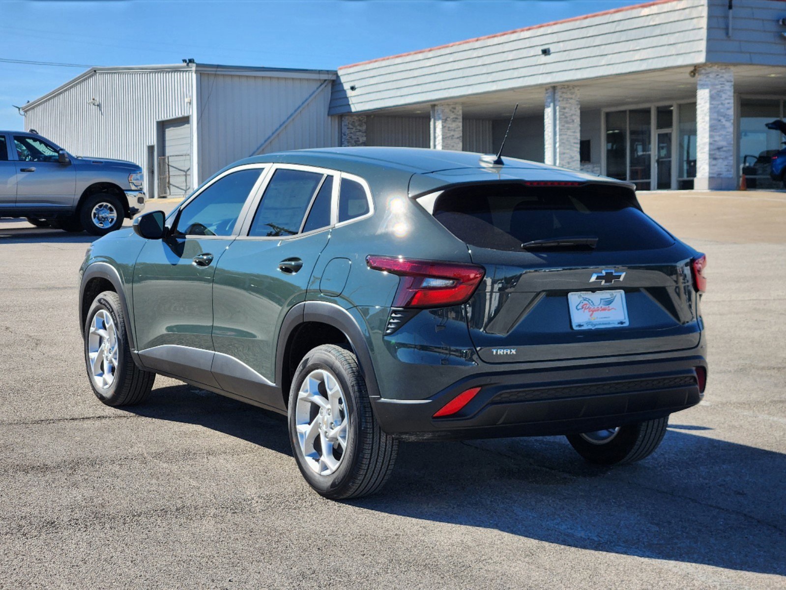 2025 Chevrolet Trax LS 4