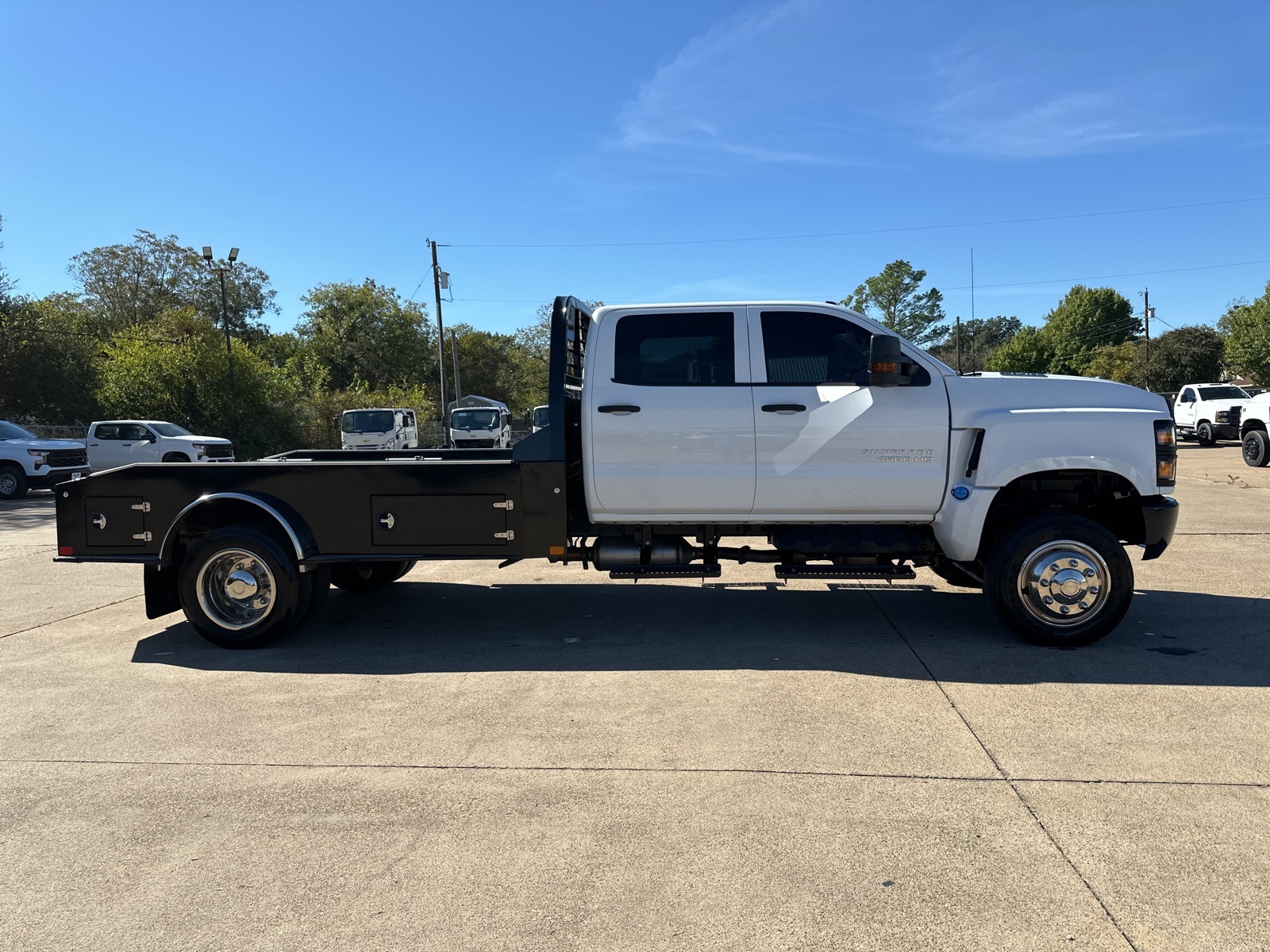 2023 Chevrolet Silverado 4500HD Work Truck 3