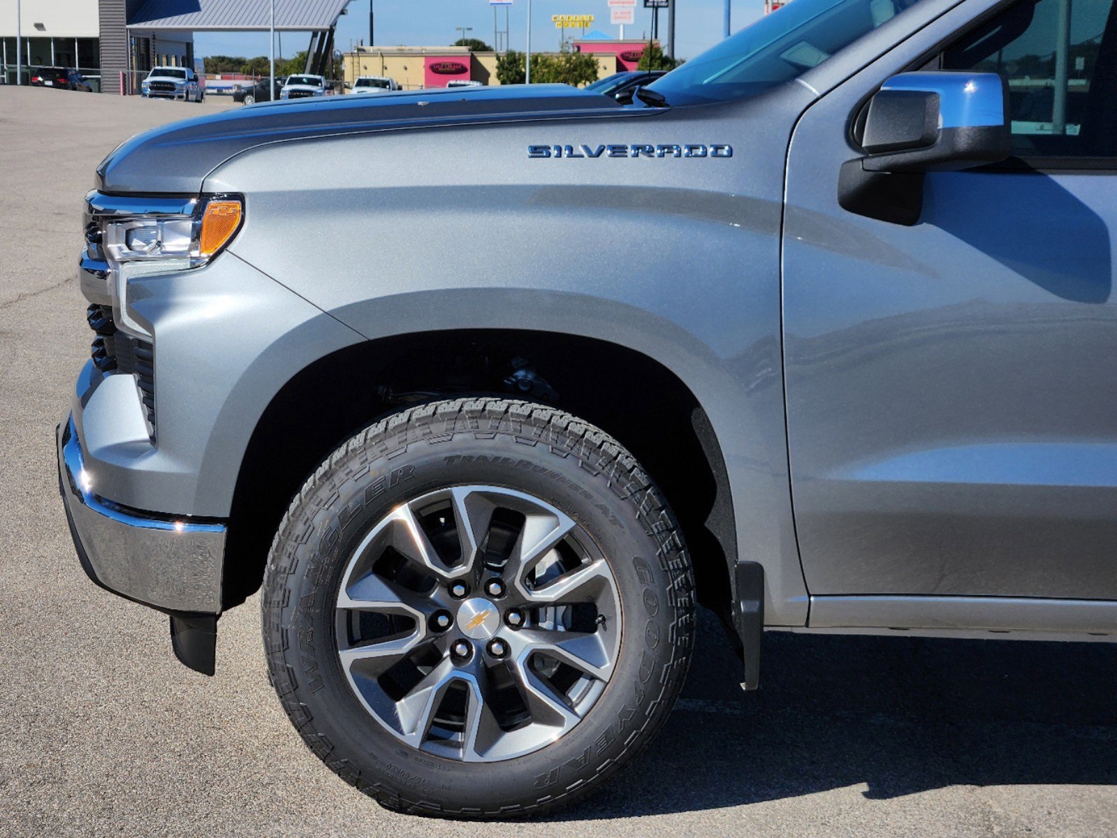 2025 Chevrolet Silverado 1500 LT 8