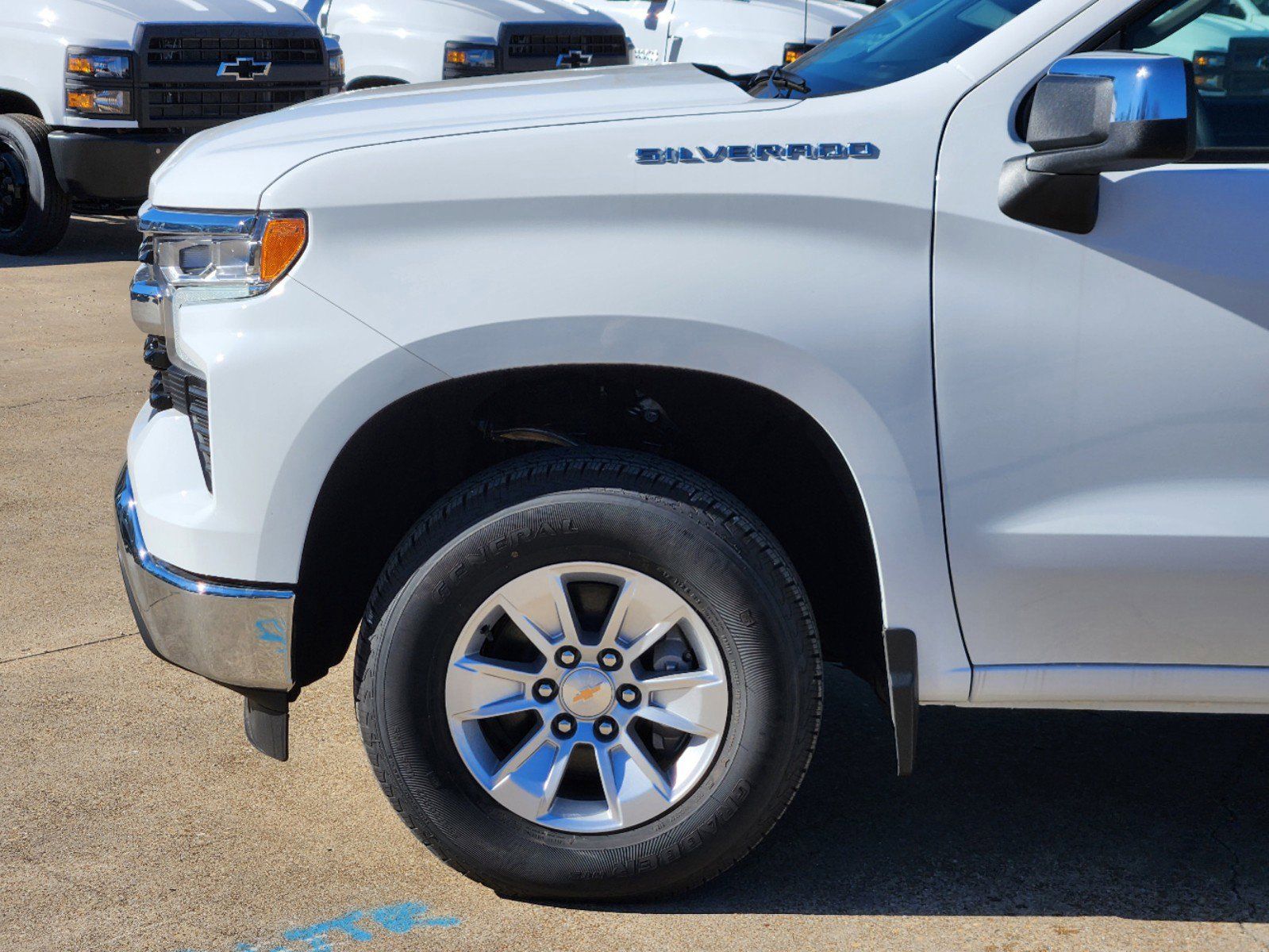 2025 Chevrolet Silverado 1500 LT 8