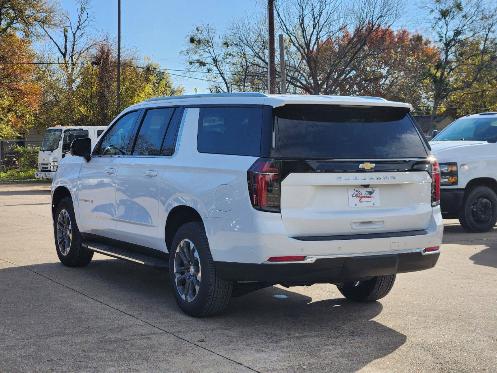 2025 Chevrolet Suburban LS 4