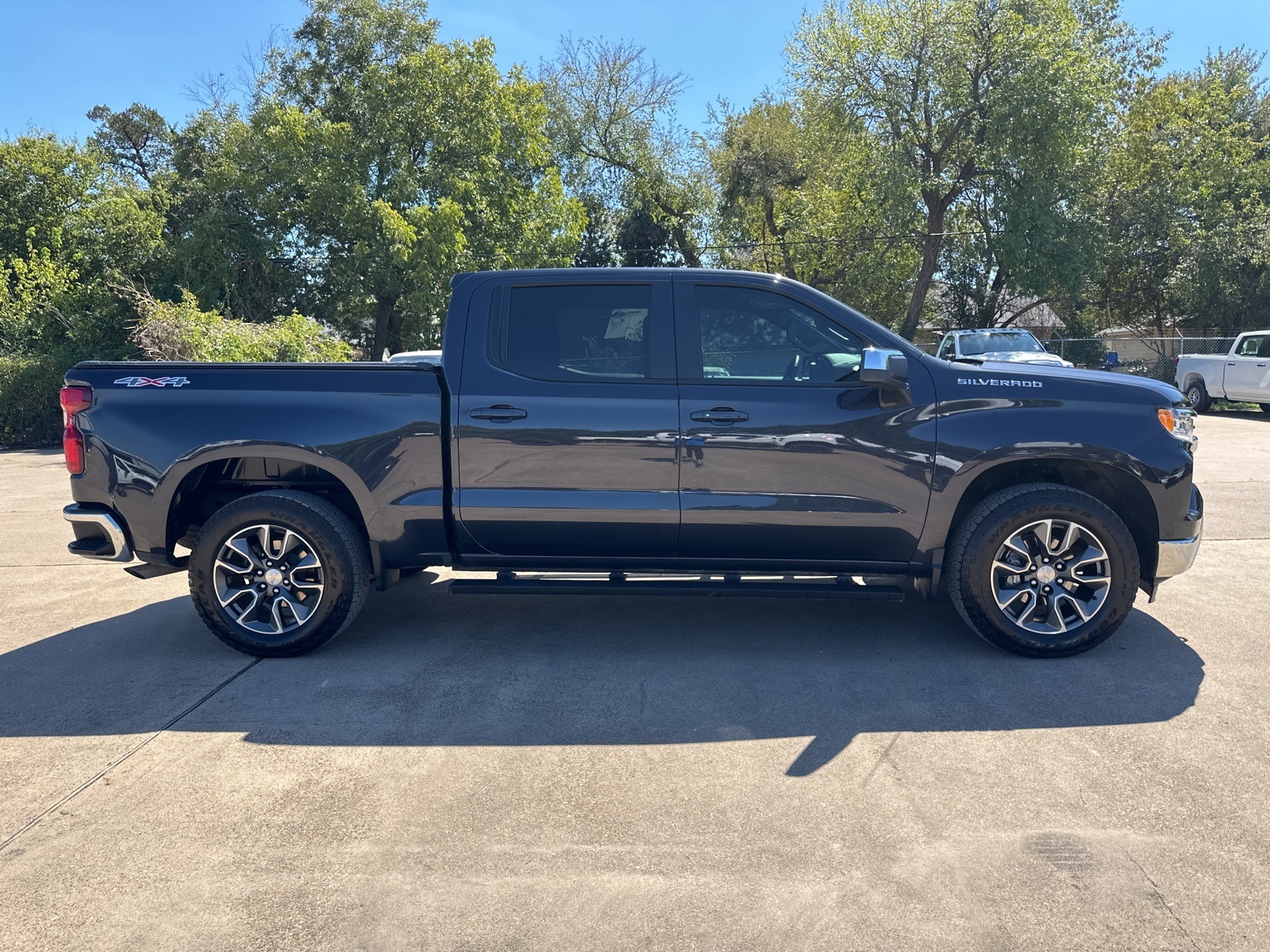 2023 Chevrolet Silverado 1500 LT 3