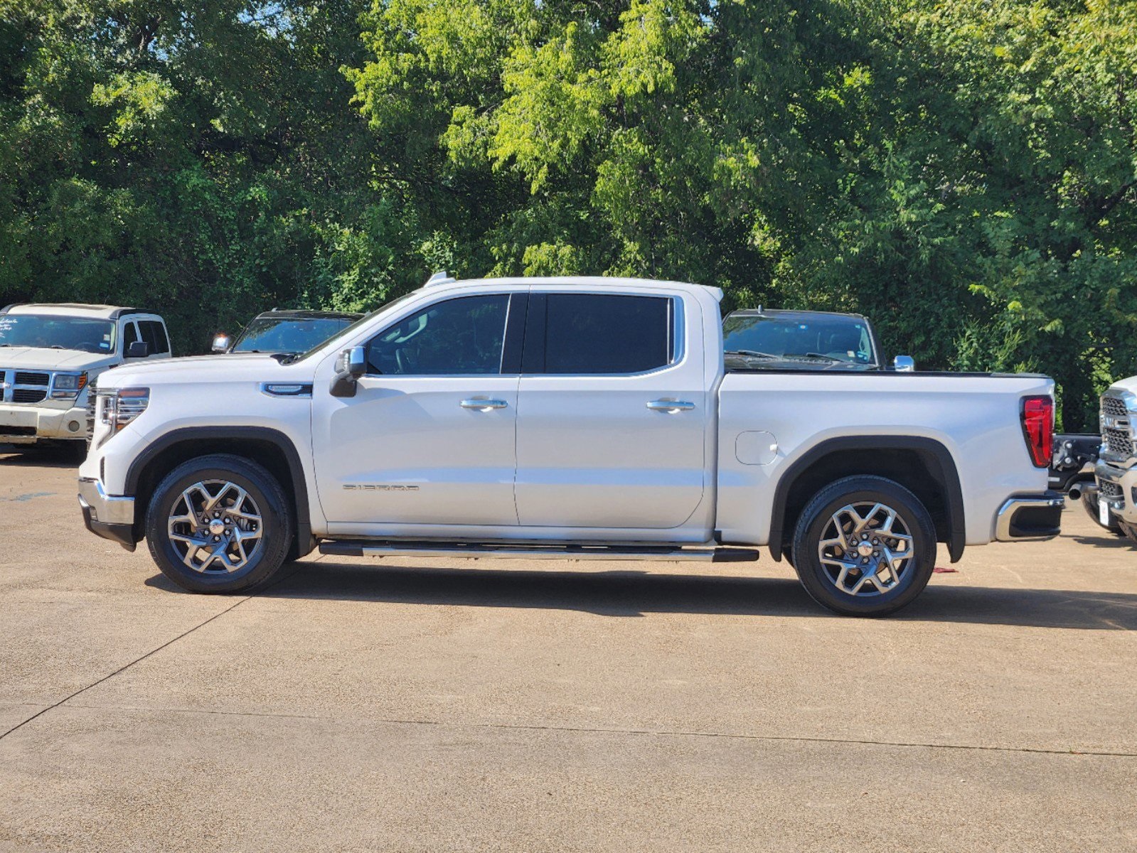 2023 GMC Sierra 1500 SLT 3