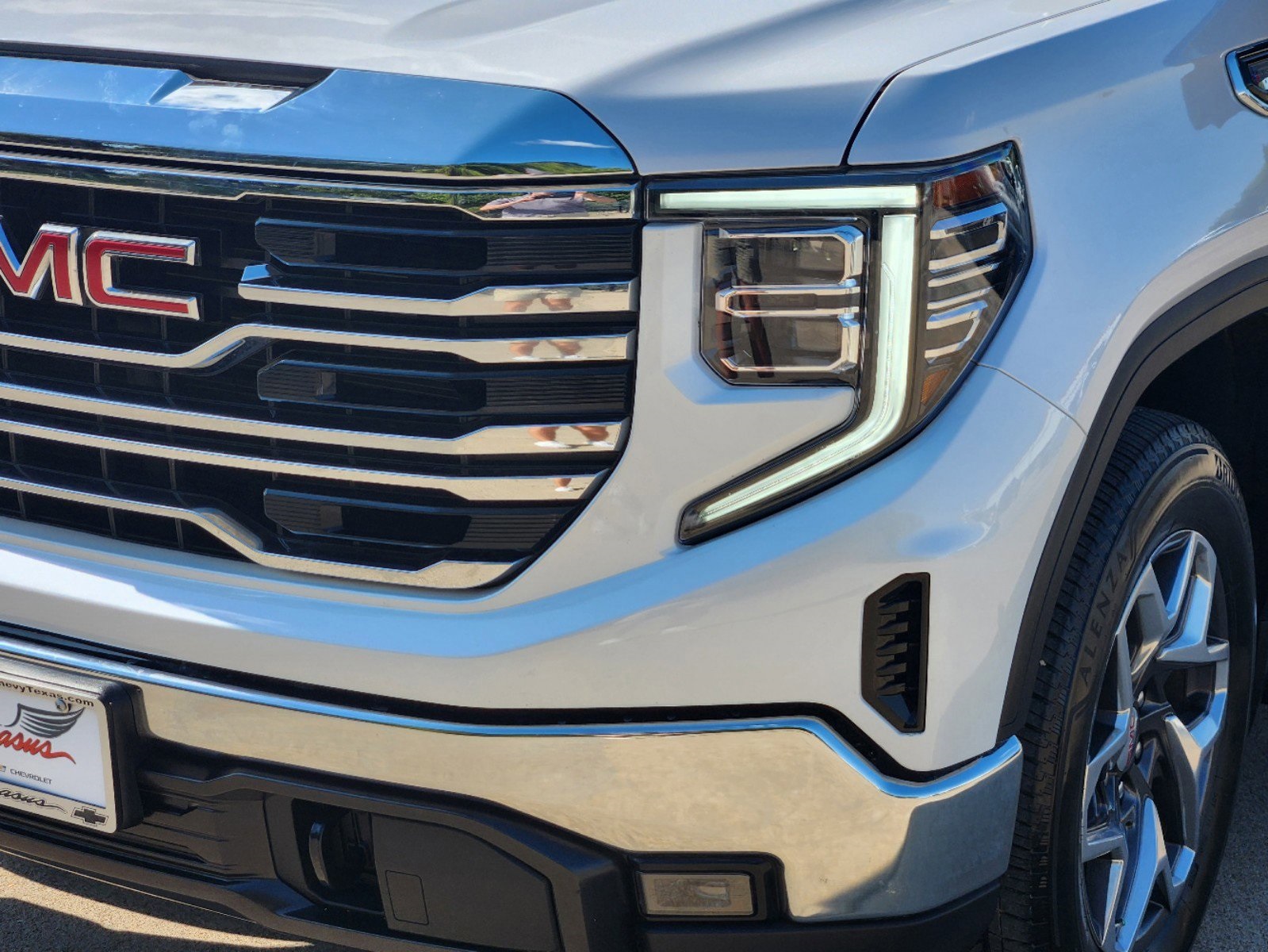 2023 GMC Sierra 1500 SLT 9