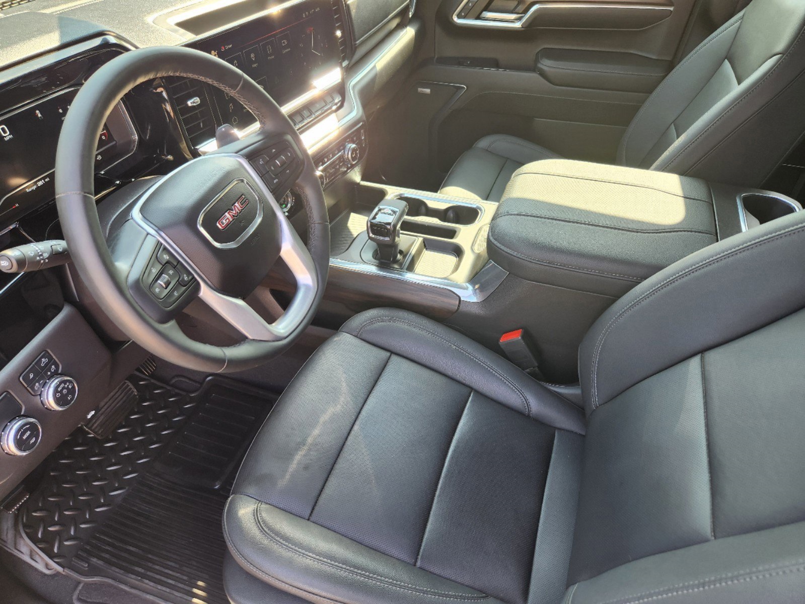 2023 GMC Sierra 1500 SLT 17