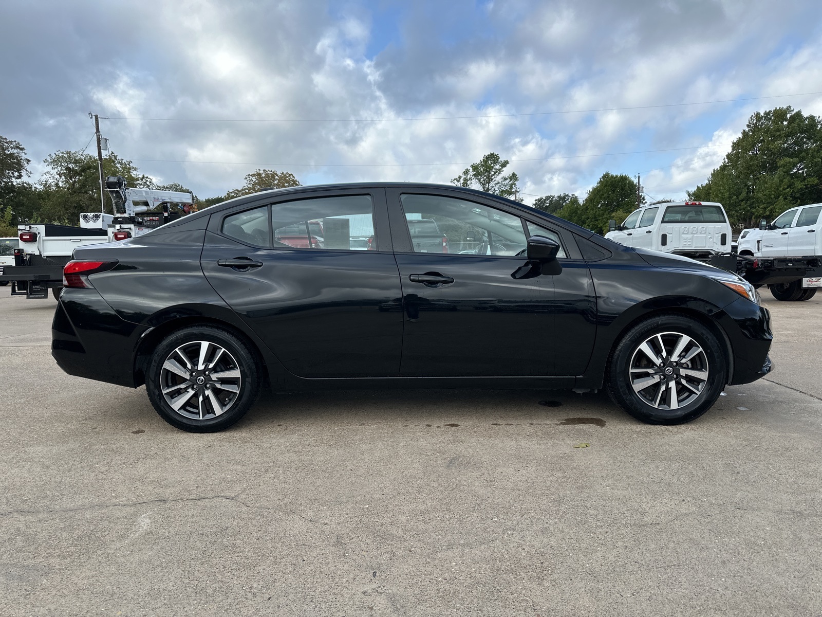 2021 Nissan Versa 1.6 SV 3