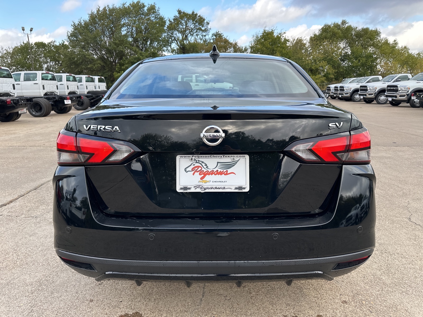 2021 Nissan Versa 1.6 SV 4