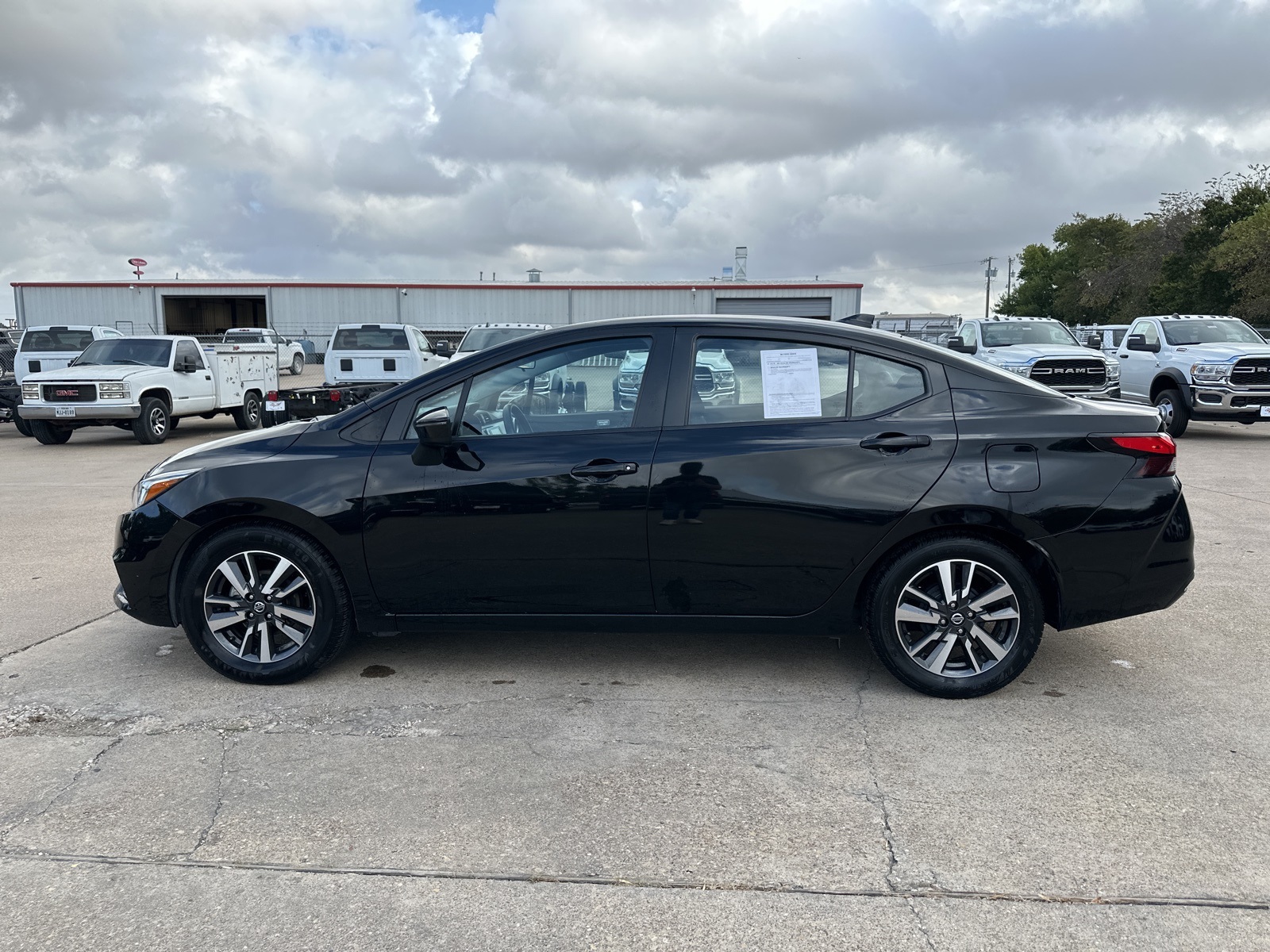 2021 Nissan Versa 1.6 SV 5