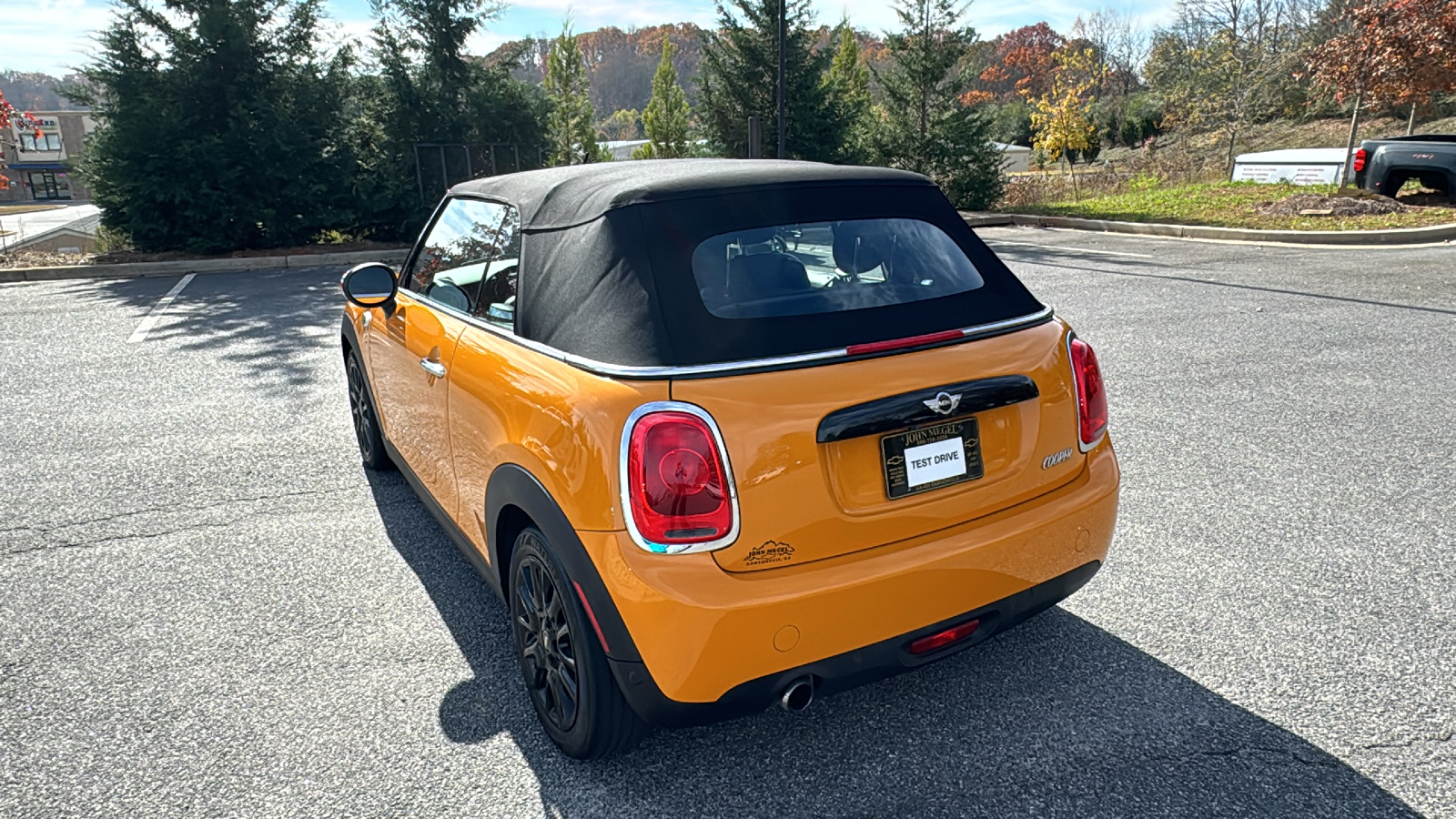 2018 MINI Convertible Cooper 8