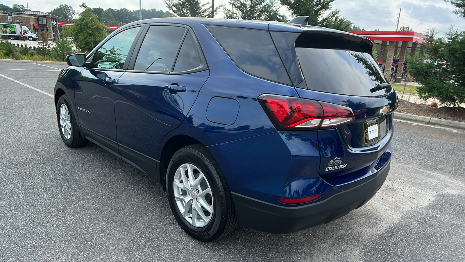 2022 Chevrolet Equinox LS 8