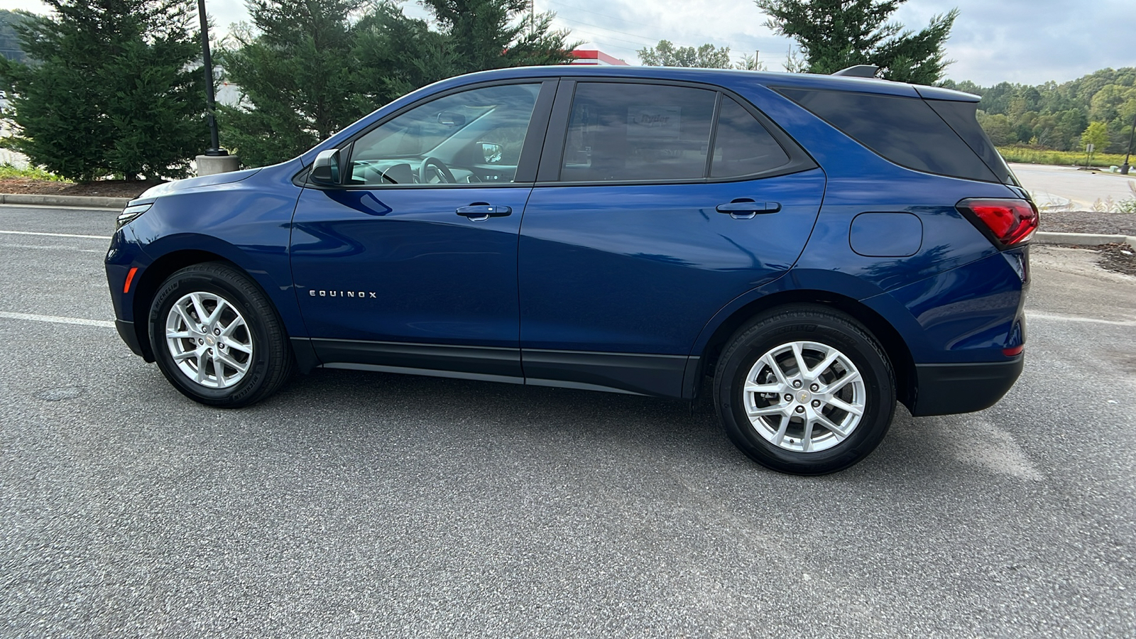 2022 Chevrolet Equinox LS 9