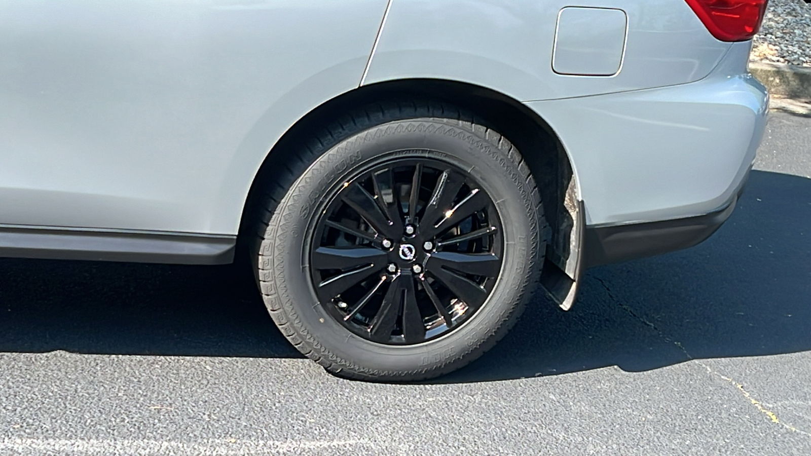 2017 Nissan Pathfinder SV 9