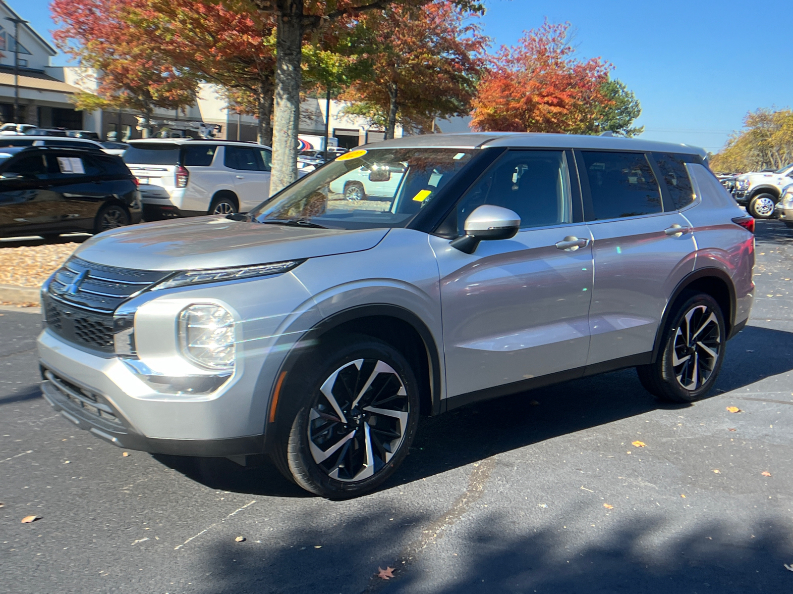 2022 Mitsubishi Outlander ES 1