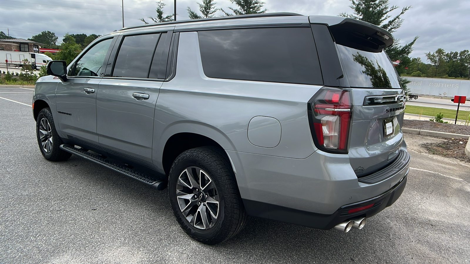 2024 Chevrolet Suburban Z71 8