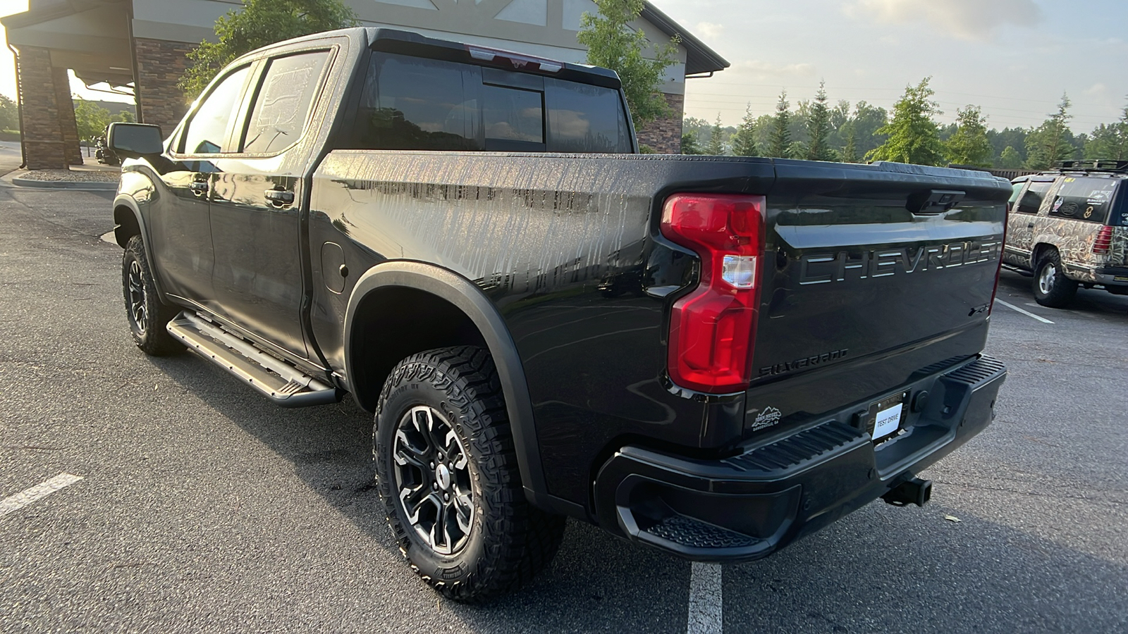 2024 Chevrolet Silverado 1500 ZR2 8