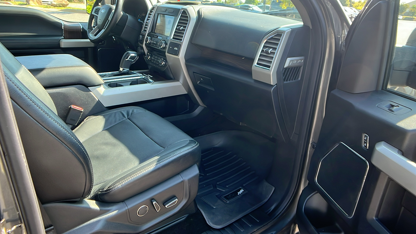 2016 Ford F-150 Lariat 15