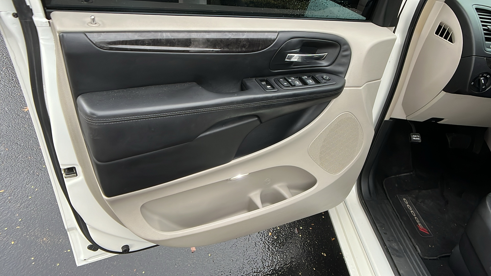 2012 Dodge Grand Caravan Crew 12