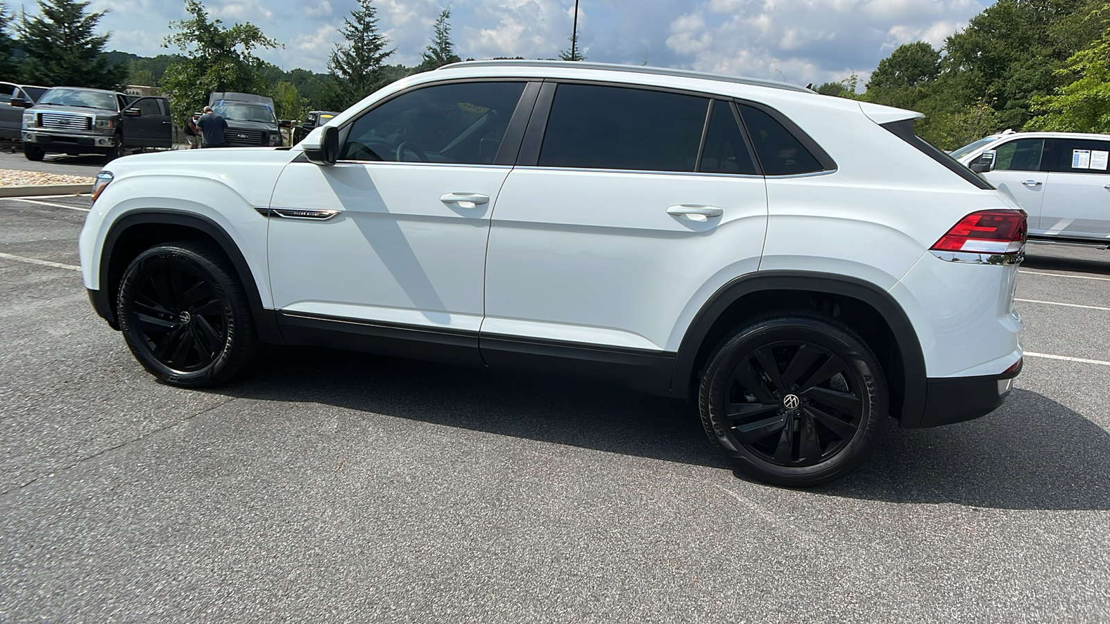 2022 Volkswagen Atlas Cross Sport 2.0T SE w/Technology 9