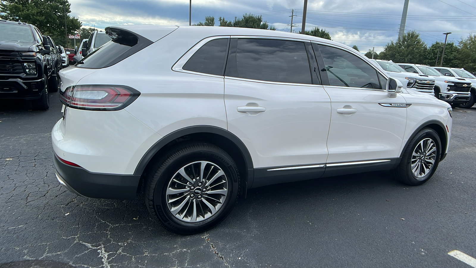 2019 Lincoln Nautilus Select 6