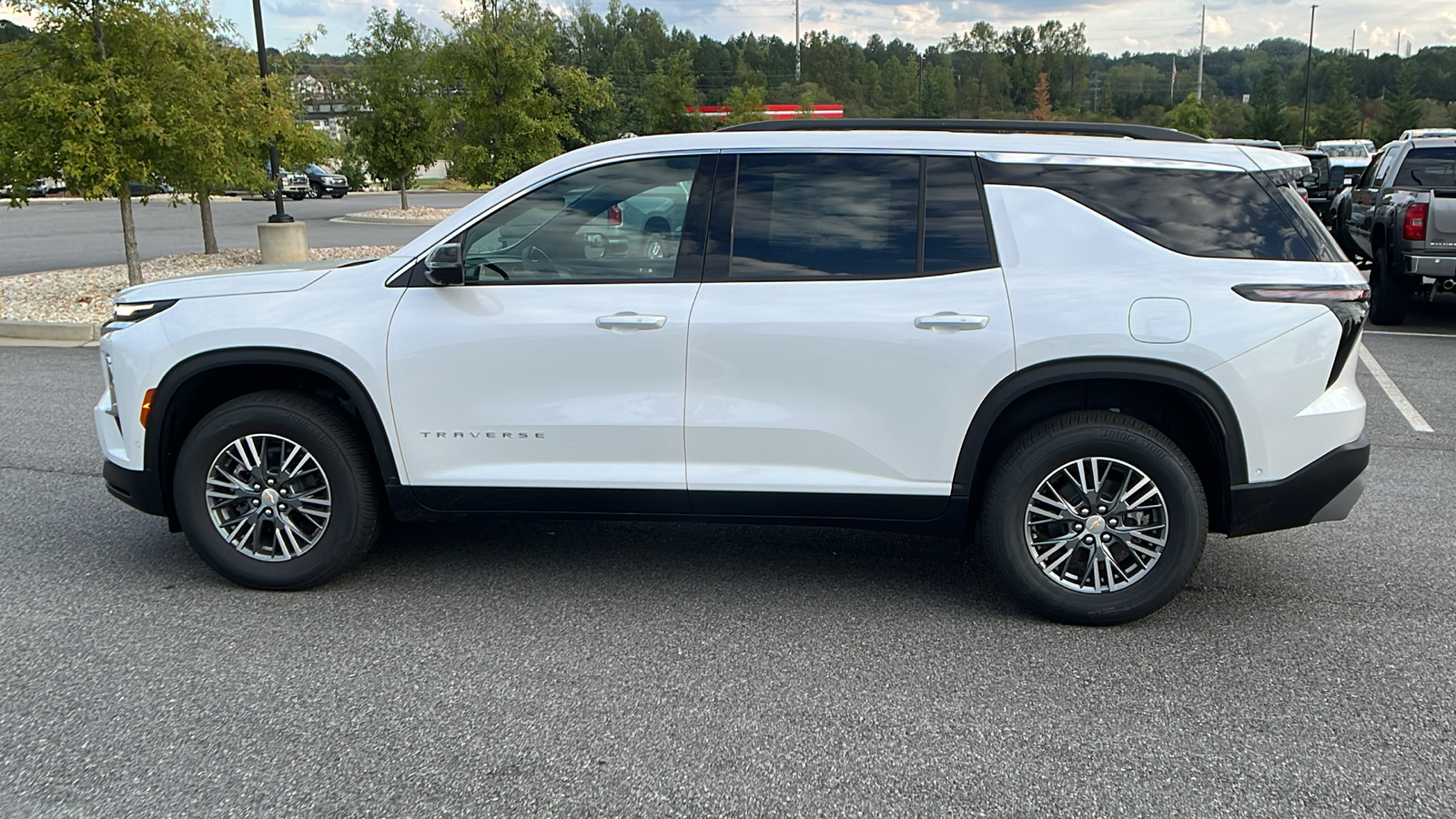 2024 Chevrolet Traverse FWD LT 8