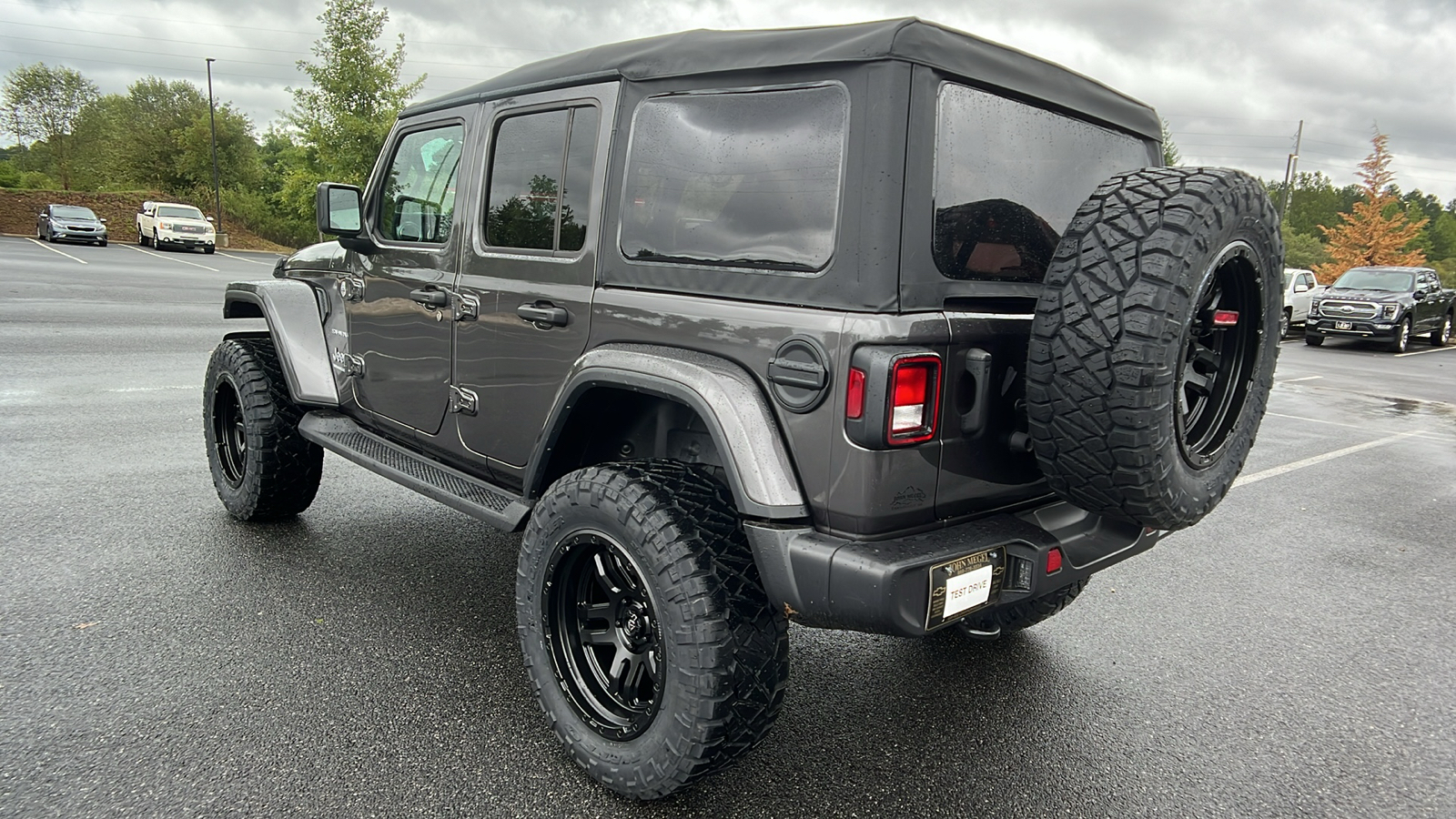 2023 Jeep Wrangler Sahara 8