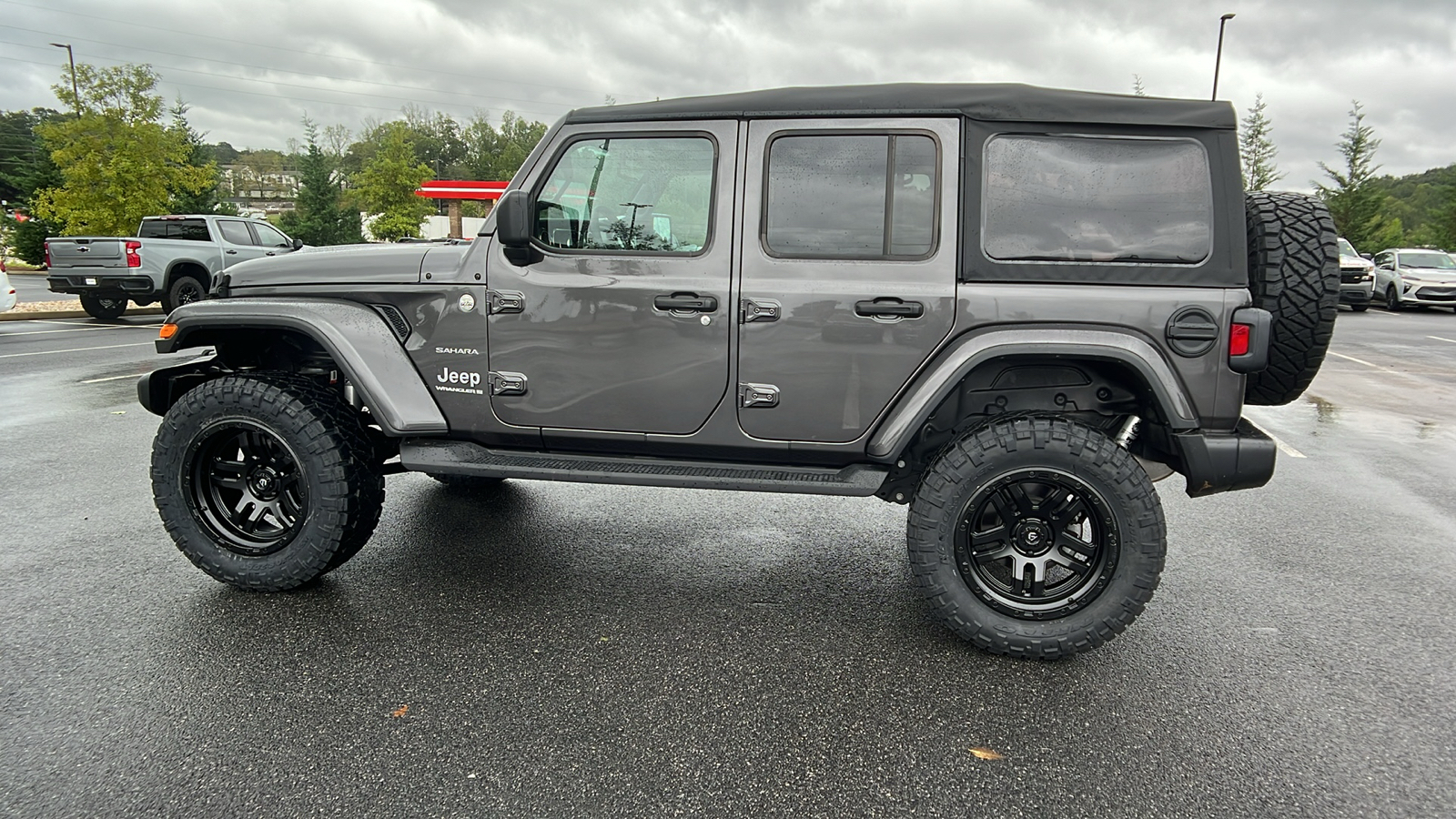 2023 Jeep Wrangler Sahara 9