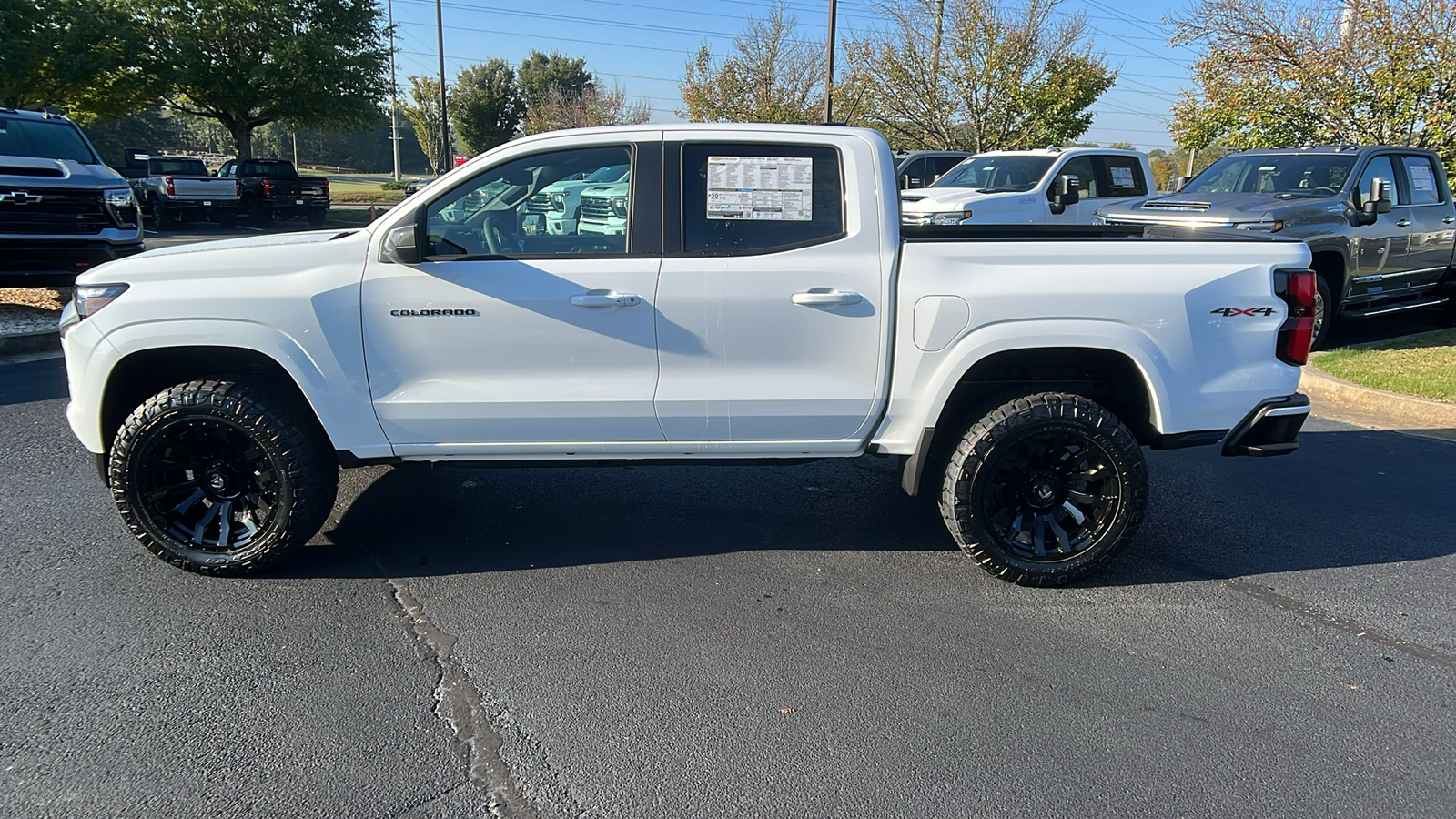 2024 Chevrolet Colorado 4WD LT 8