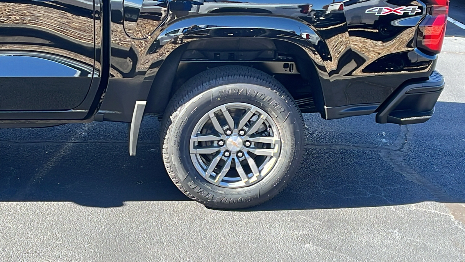 2024 Chevrolet Colorado 4WD LT 9