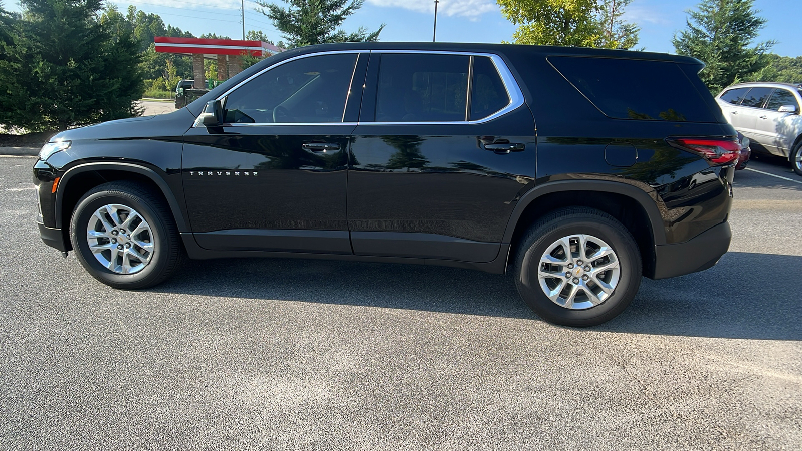 2023 Chevrolet Traverse LS 9