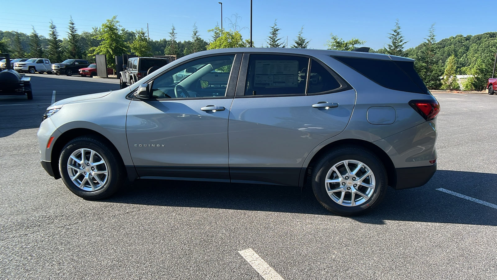 2024 Chevrolet Equinox LS 8