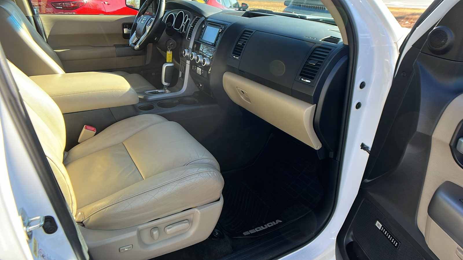 2015 Toyota Sequoia Limited 16