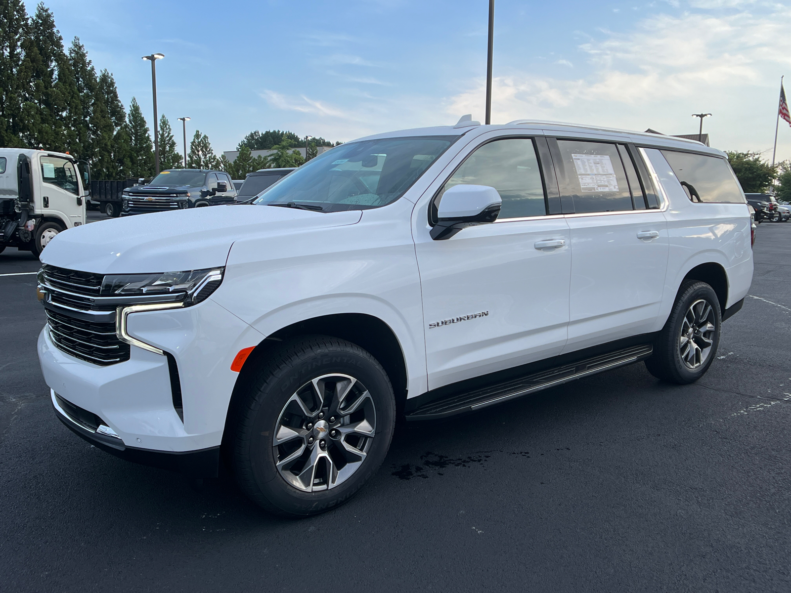 2024 Chevrolet Suburban LT 1