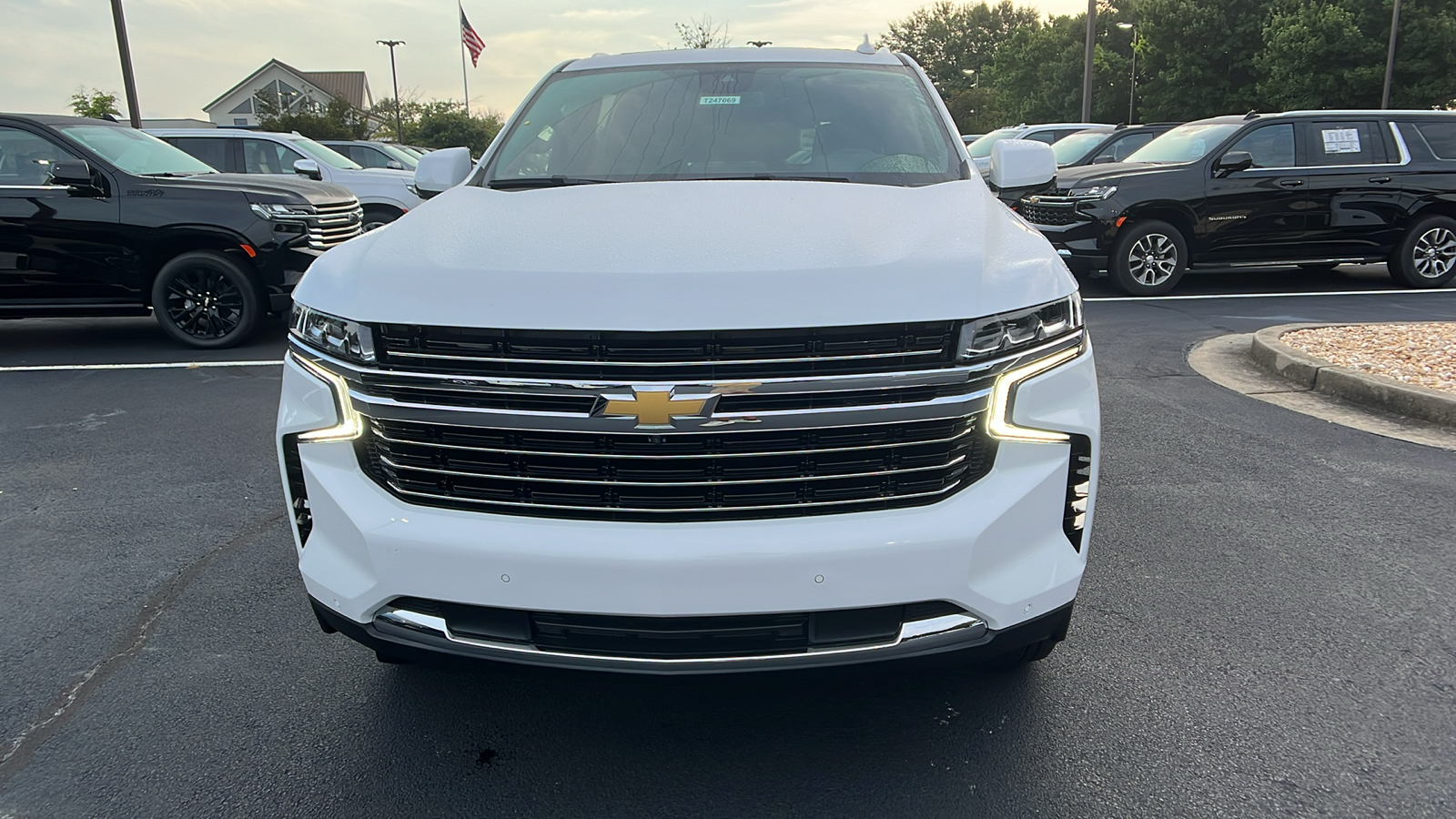 2024 Chevrolet Suburban LT 2