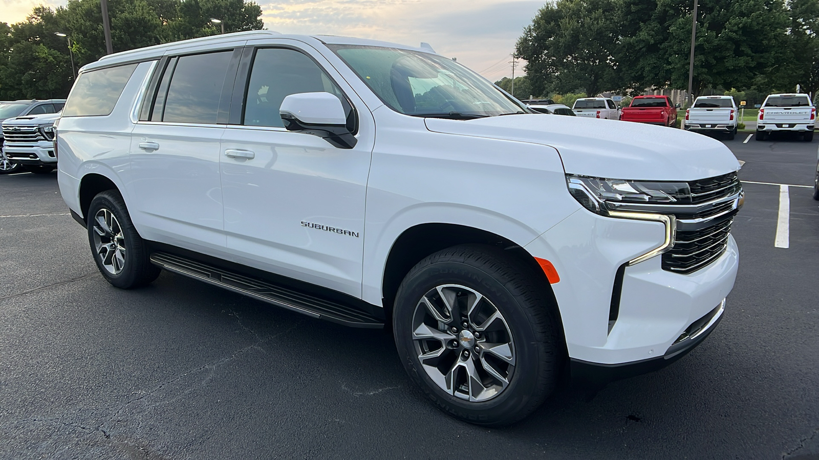 2024 Chevrolet Suburban LT 3