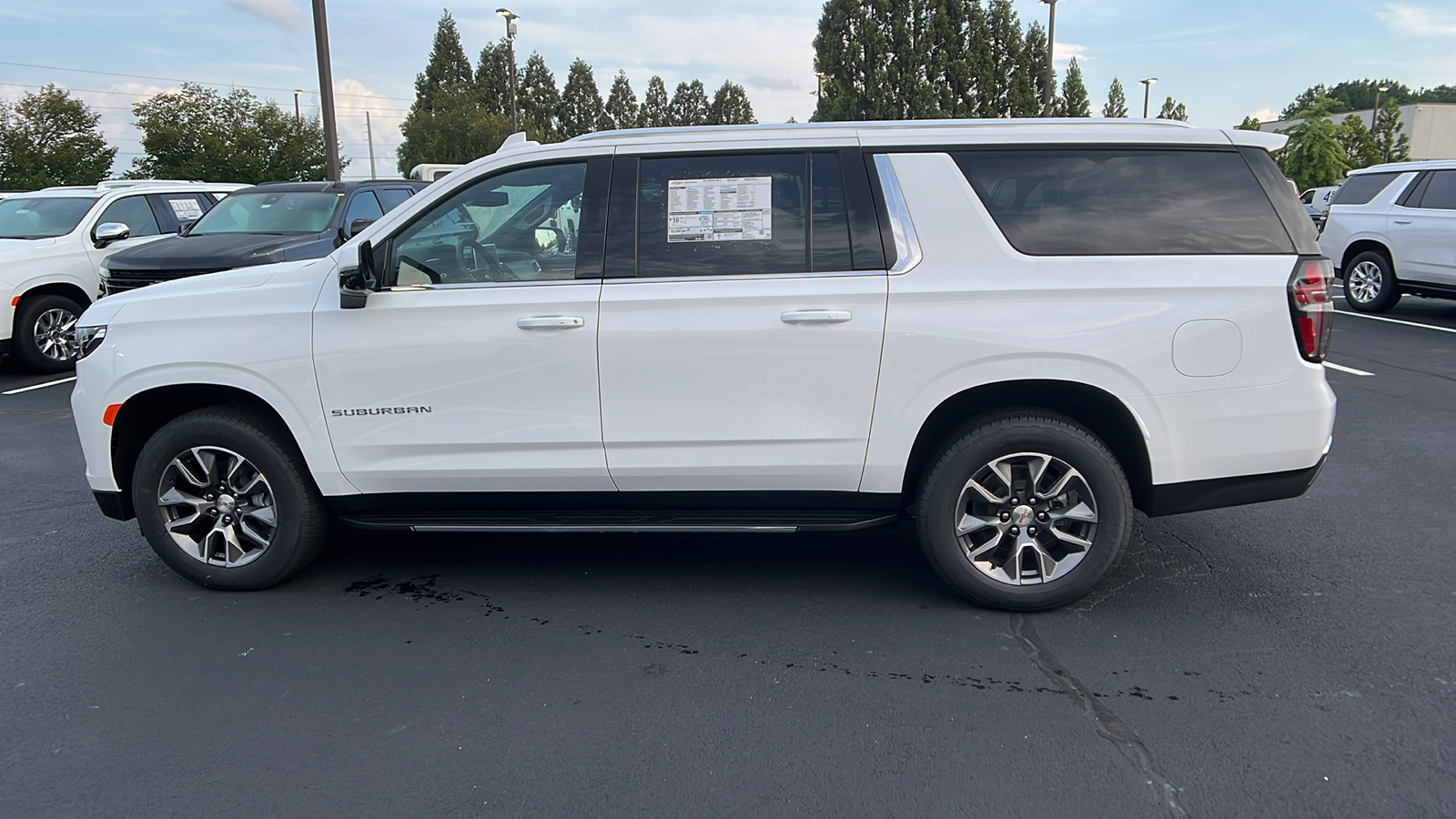 2024 Chevrolet Suburban LT 8