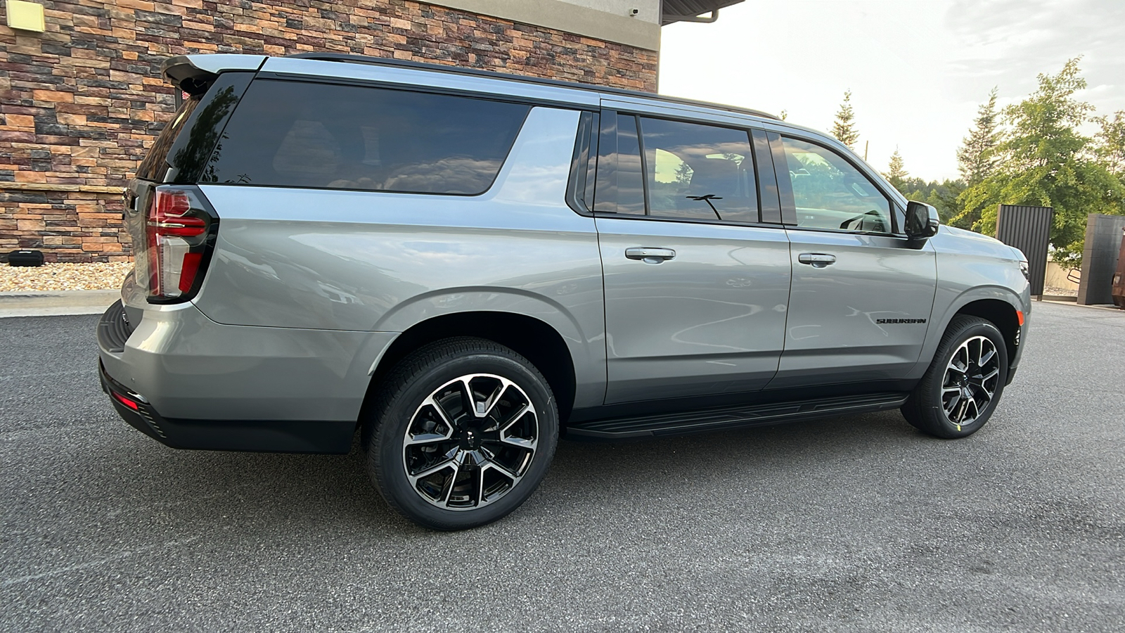 2024 Chevrolet Suburban RST 5