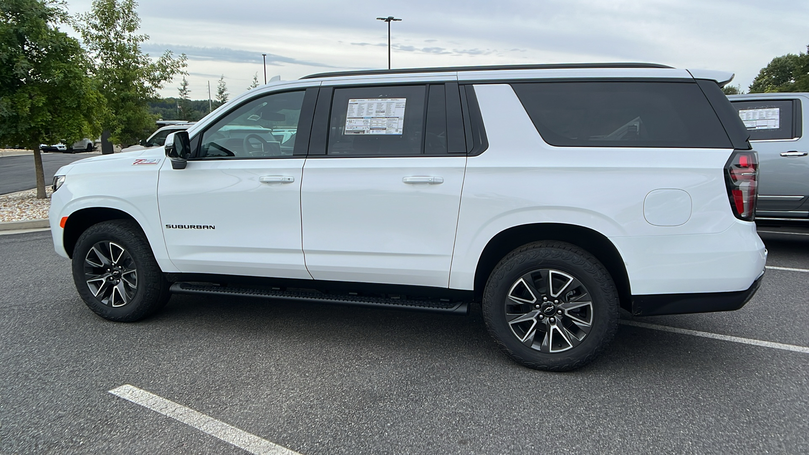 2024 Chevrolet Suburban Z71 8