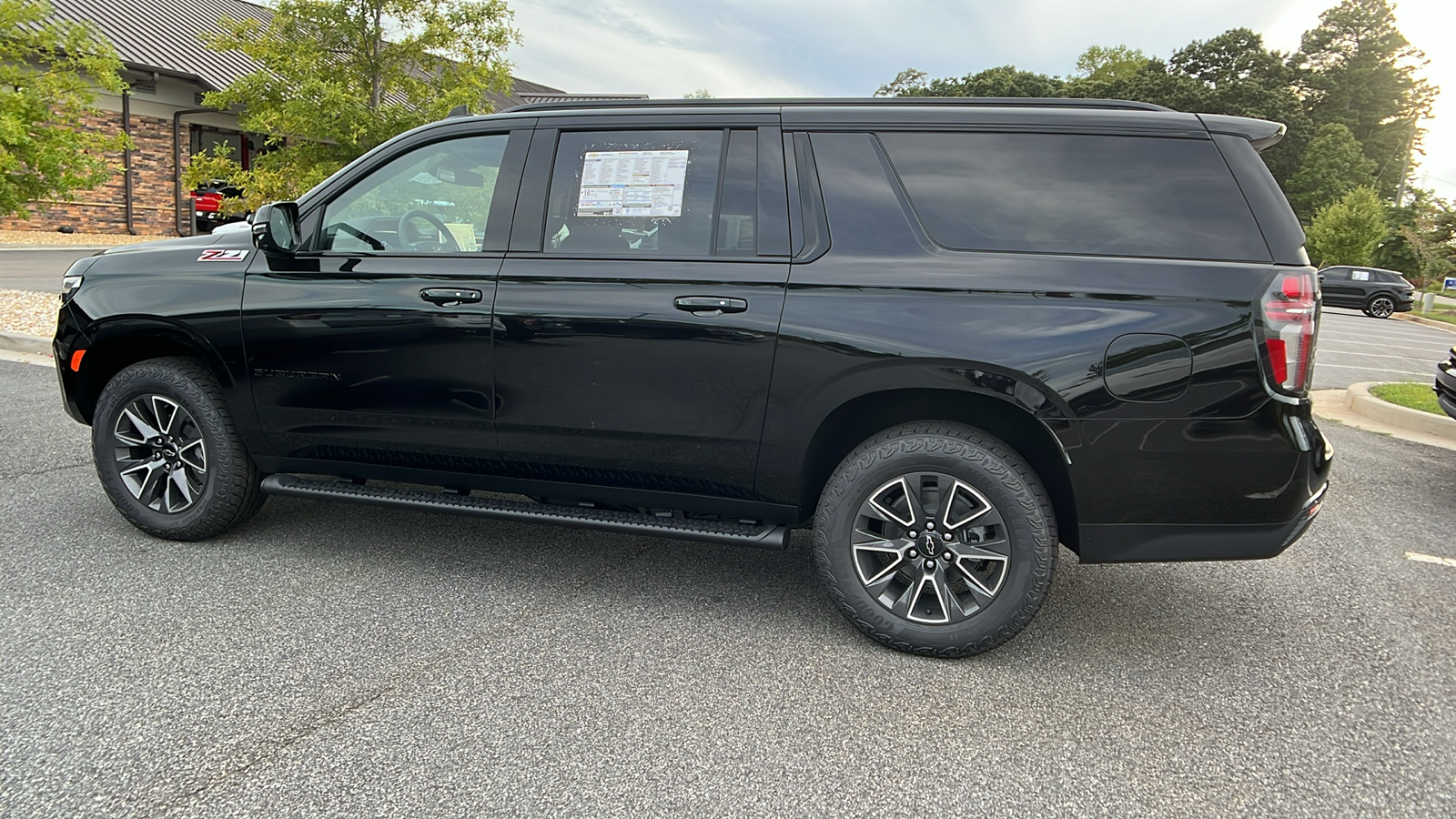 2024 Chevrolet Suburban Z71 8