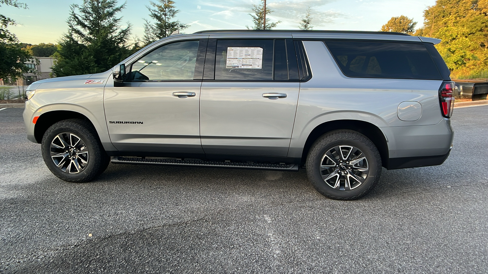 2024 Chevrolet Suburban Z71 8