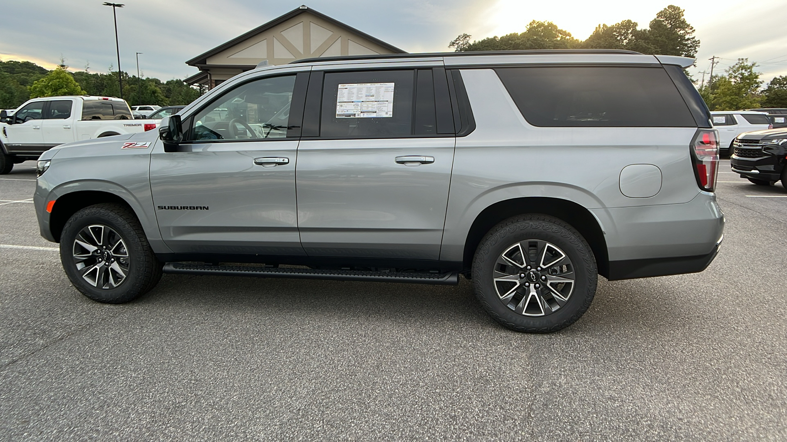 2024 Chevrolet Suburban Z71 8