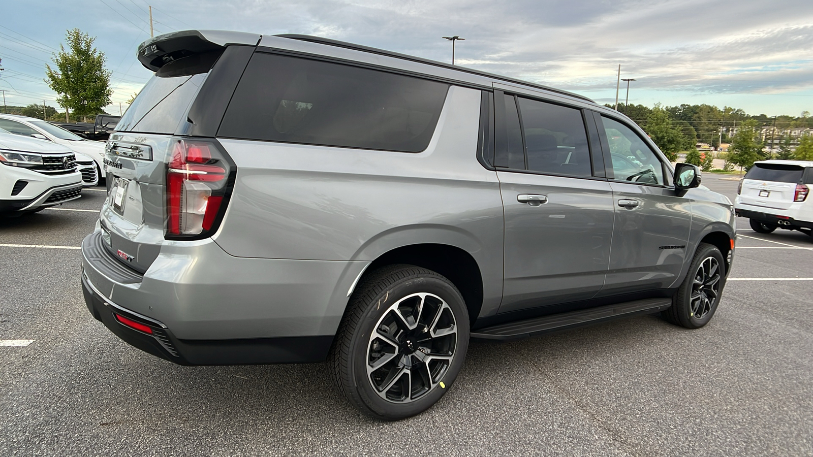 2024 Chevrolet Suburban RST 5