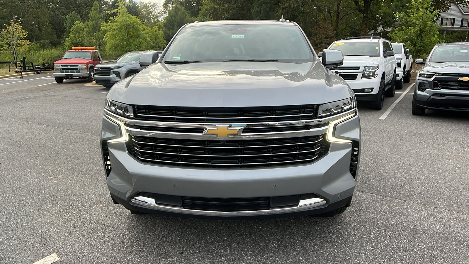 2024 Chevrolet Suburban LT 2